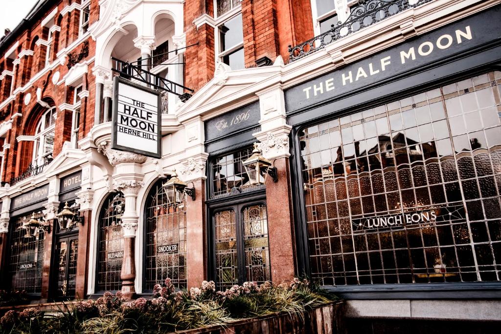 Picture of The Half Moon, Herne Hill Hotel in London