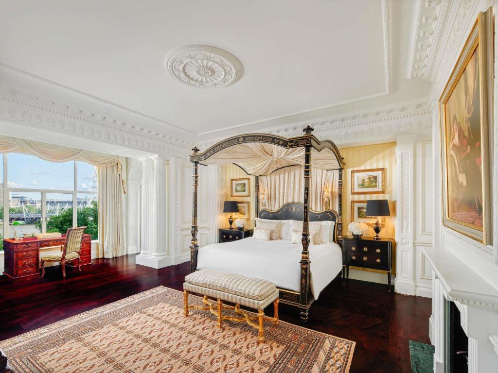 Picture of The Savoy Hotel in London
