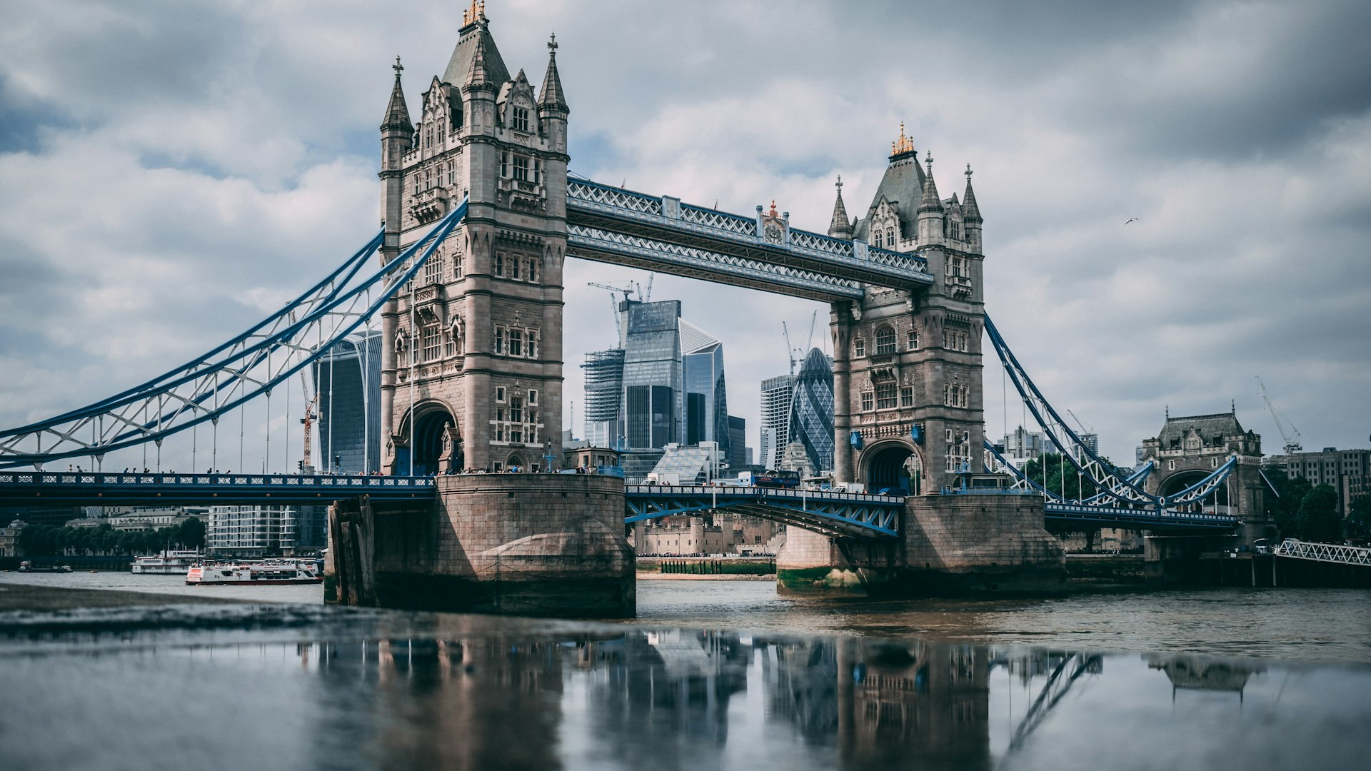 Tower Hill area for first time visitors in London