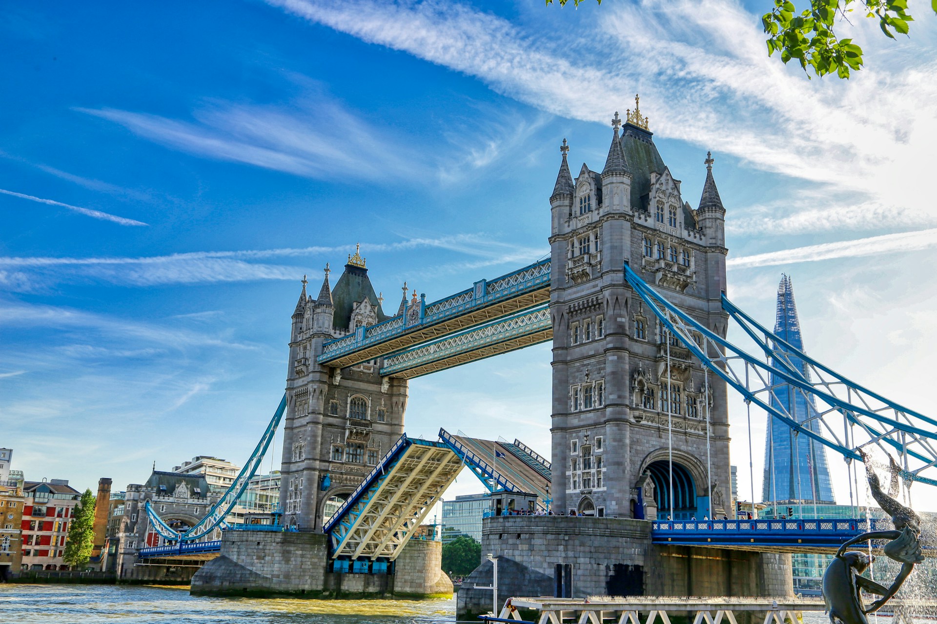 Tower Bridge in London, by Zac Smith, Unsplash